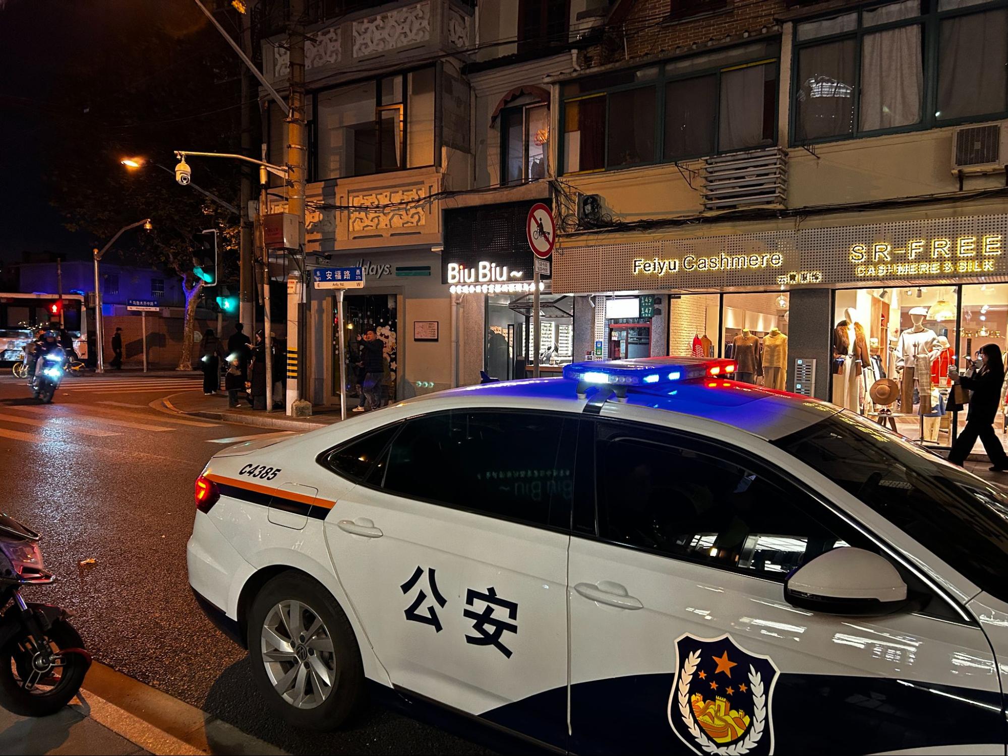 重走乌鲁木齐中路:离开还是留下?