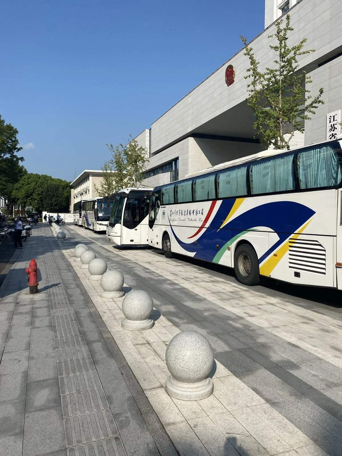 法院大门口