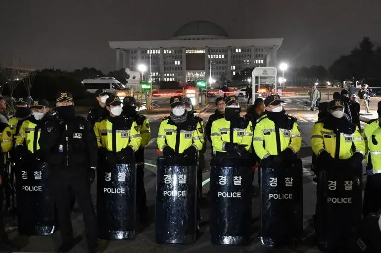 警察封锁国会大门